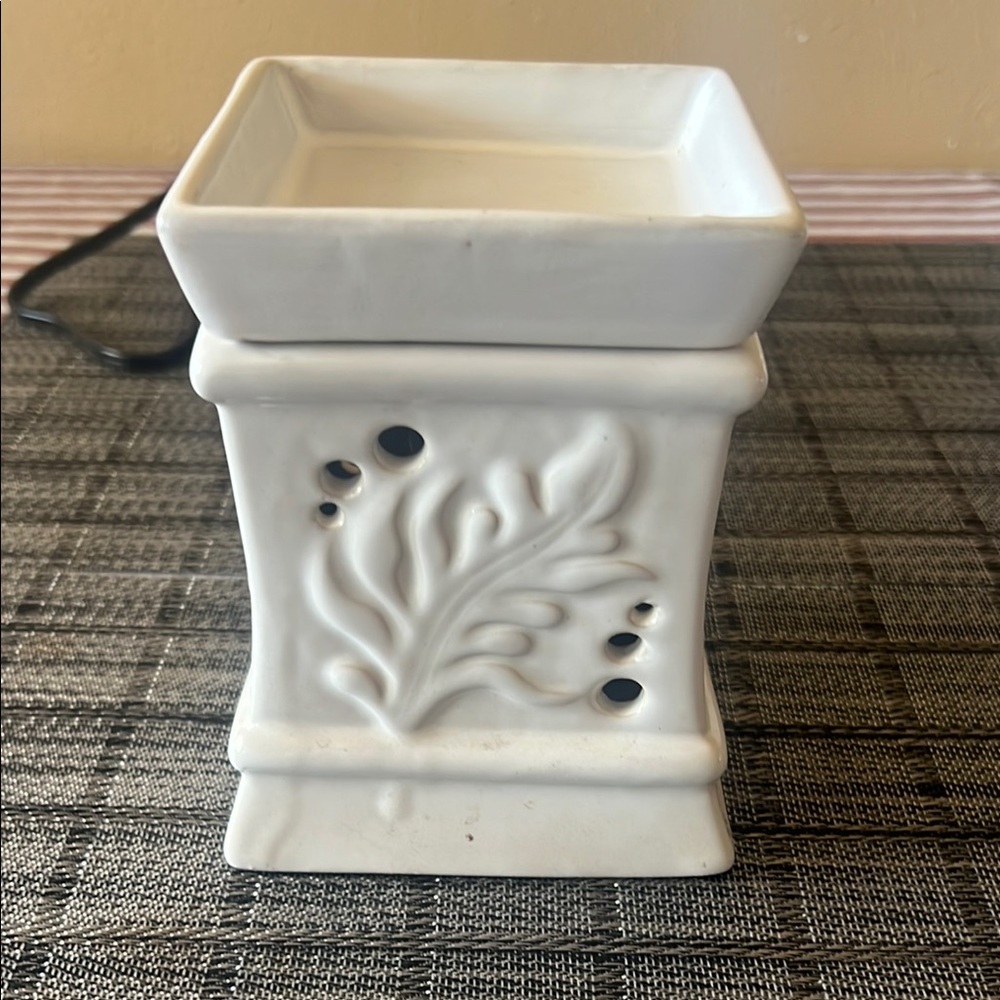 Electric Wax Warmer White with Leaf Motif